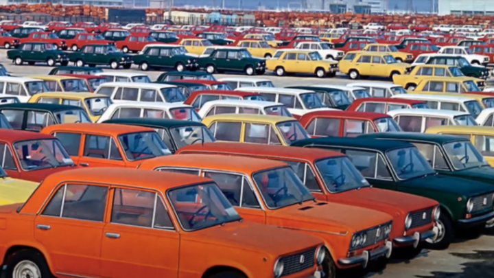 Секреты автопрома: куда исчезло буйство красок советских машин