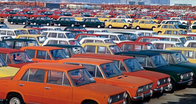 Секреты автопрома: куда исчезло буйство красок советских машин